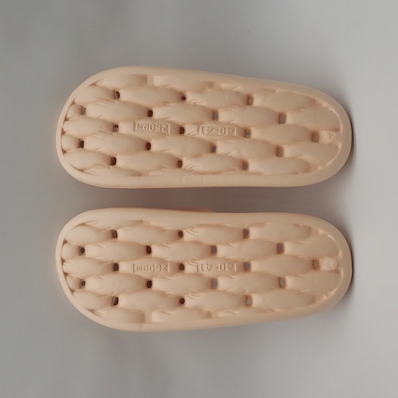 1841- Slippers For The House Size Small NWT - Picture 6 of 6